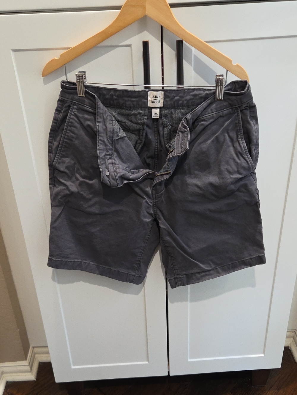 Flint and Tinder Men's Gray Flat-Front Cotton Shorts 9 Inch Inseam